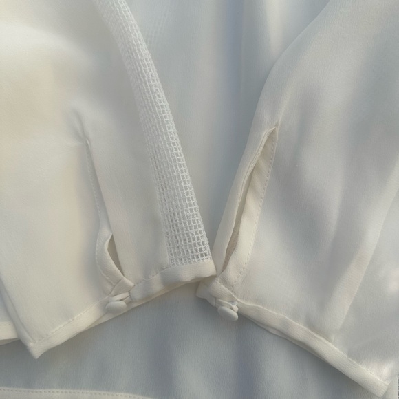 L’AGENCE Blouse size S
Pit to pit: 21”
Length: 27”
Silk/Polyester - Picture 5 of 6